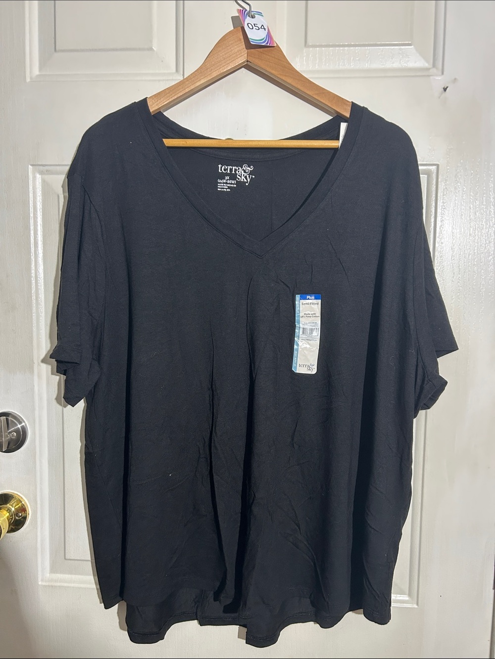 Terra & Sky Womens Black V-Neck Short Sleeve Tee